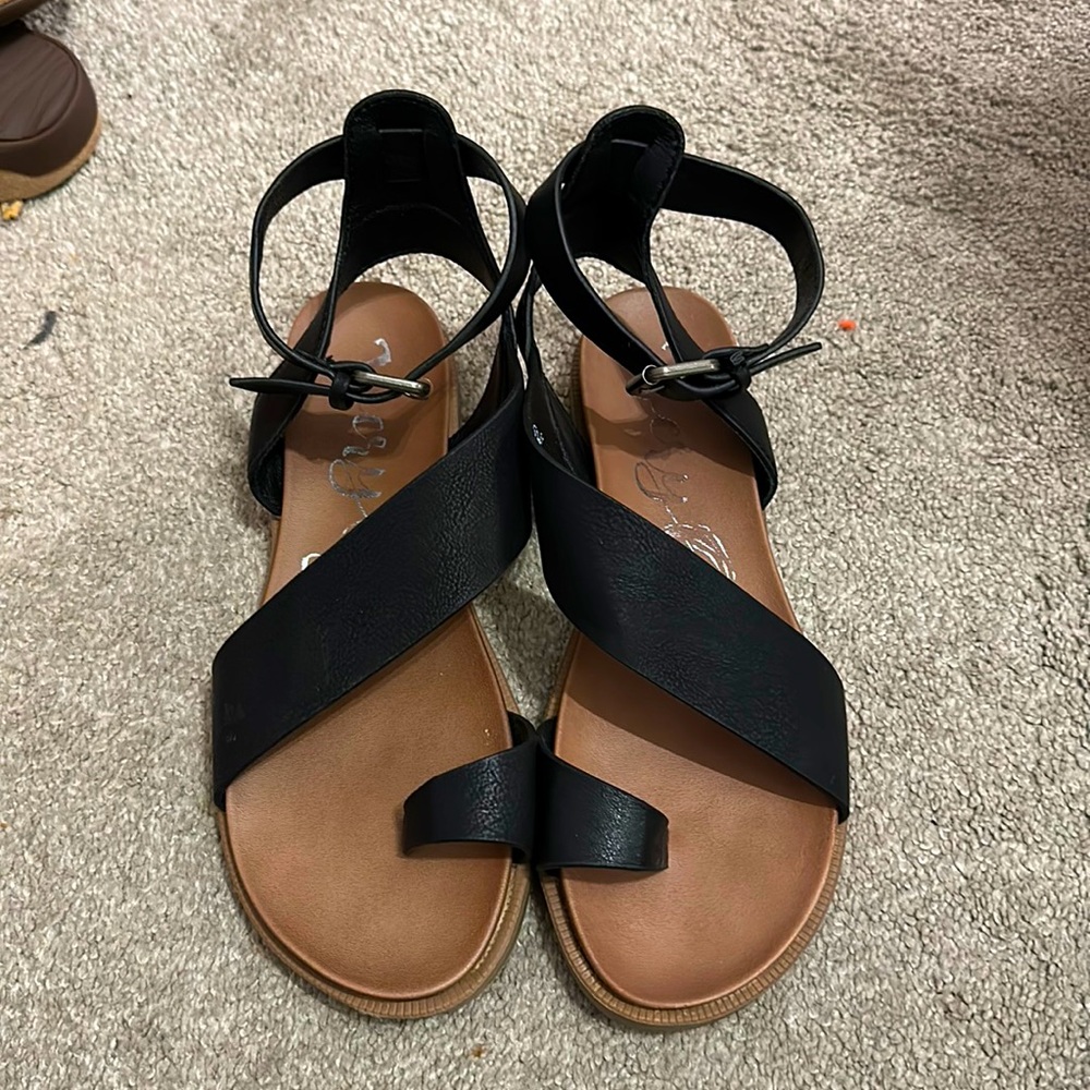 Very G black strappy sandals
